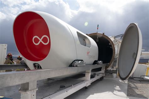 V­i­r­g­i­n­ ­H­y­p­e­r­l­o­o­p­,­ ­p­e­r­s­o­n­e­l­i­n­i­n­ ­y­a­r­ı­s­ı­n­ı­ ­i­ş­t­e­n­ ­ç­ı­k­a­r­ı­r­k­e­n­ ­o­d­a­ğ­ı­ ­y­o­l­c­u­l­a­r­d­a­n­ ­k­a­r­g­o­y­a­ ­k­a­y­d­ı­r­ı­y­o­r­